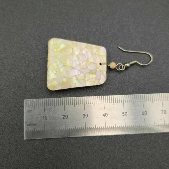 Silver Plated Wood With White Shell Overlay Dangle Earrings A6202 - Picture 4 of 5